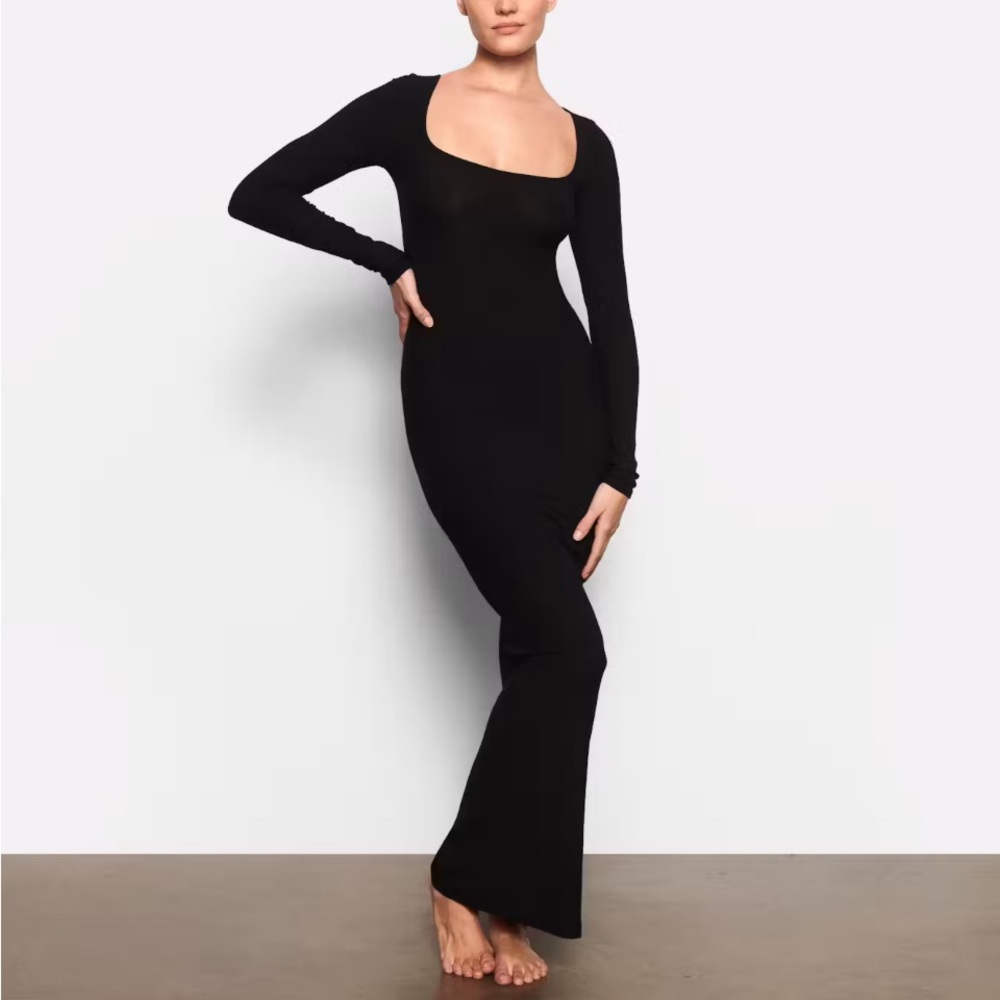 Skims long sleeve dress. New with tag size medium M